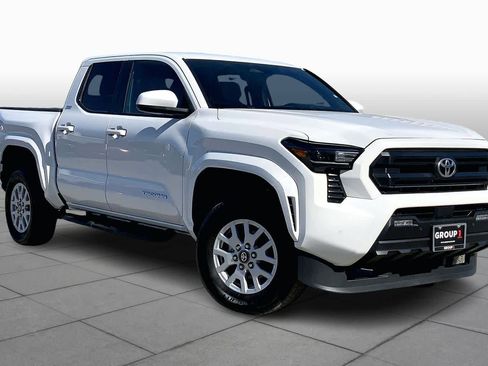 Used 2024 Toyota Tacoma SR5 image 3