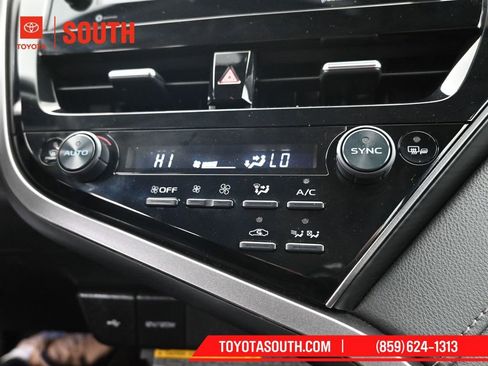 Used 2021 Toyota Camry XLE image 18