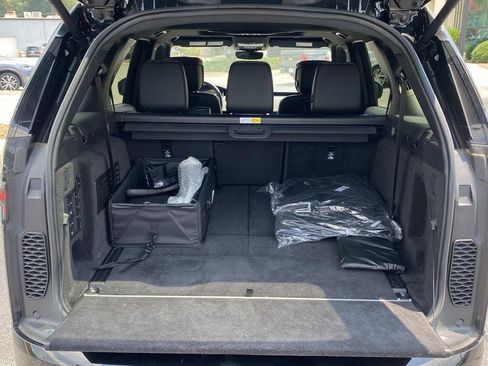 Used 2023 Land Rover Discovery S R-Dynamic image 8