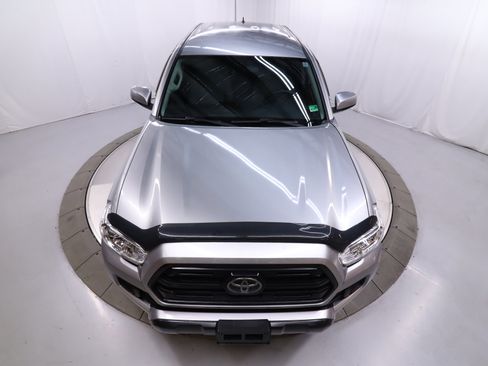 Used 2018 Toyota Tacoma SR image 45