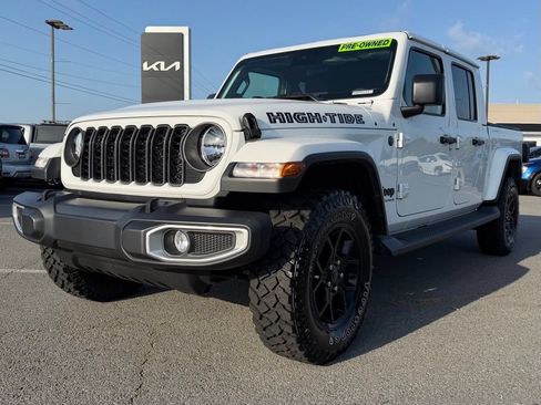 Used 2025 Jeep Gladiator Sport AWD/4WD image 3