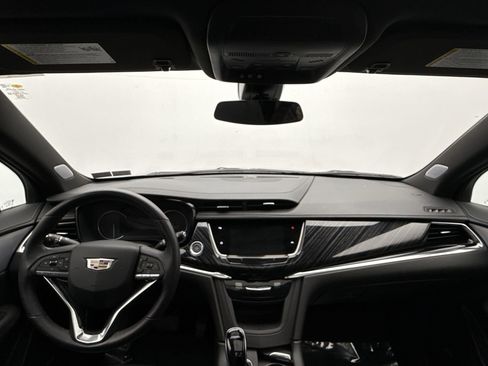 Used 2025 Cadillac XT6 Premium Luxury image 14