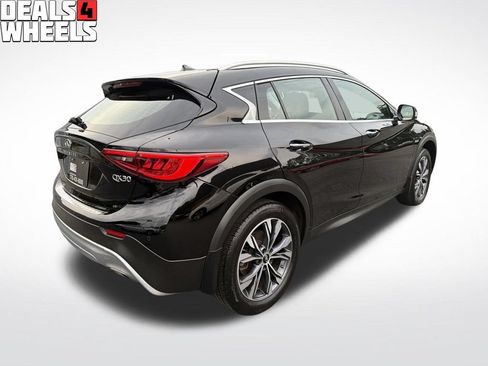 Used 2018 INFINITI QX30 Premium w/ Navigation Package AWD/4WD image 5