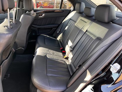 Used 2010 Mercedes-Benz E 550 4MATIC Sedan image 18