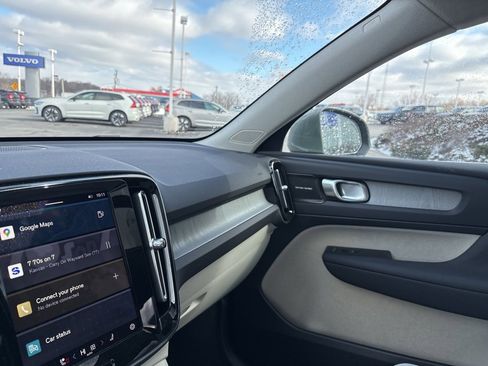 Certified 2025 Volvo XC40 B5 Ultra w/ Protection Package Premier image 28