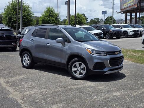 Used 2019 Chevrolet Trax LT w/ LT Convenience Package AWD/4WD image 2