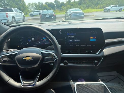 Used 2026 Chevrolet Equinox LT FWD image 12