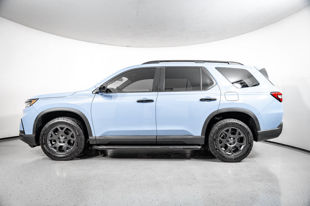 Used 2025 Honda Pilot TrailSport image 13