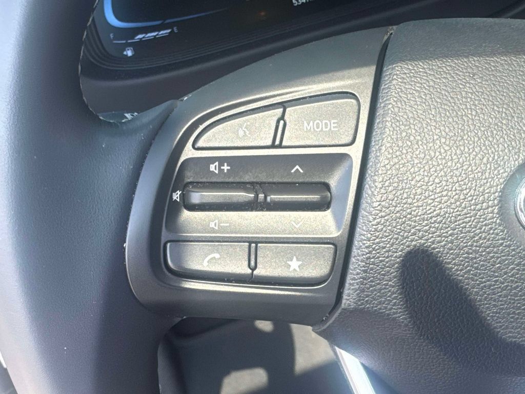 Used 2024 Hyundai Venue SEL FWD image 20