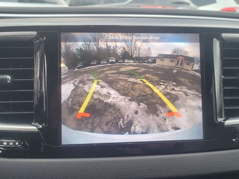 Used 2018 Chrysler Pacifica Touring Plus image 16