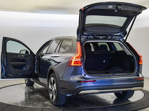 Certified 2024 Volvo V60 B5 Cross Country Plus image 26