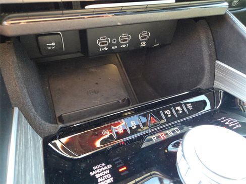 Used 2024 Jeep Wagoneer Series III w/ Premium Group I image 37