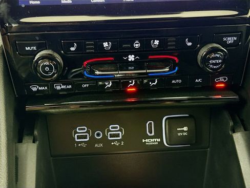 Used 2024 Jeep Grand Cherokee Trailhawk image 16