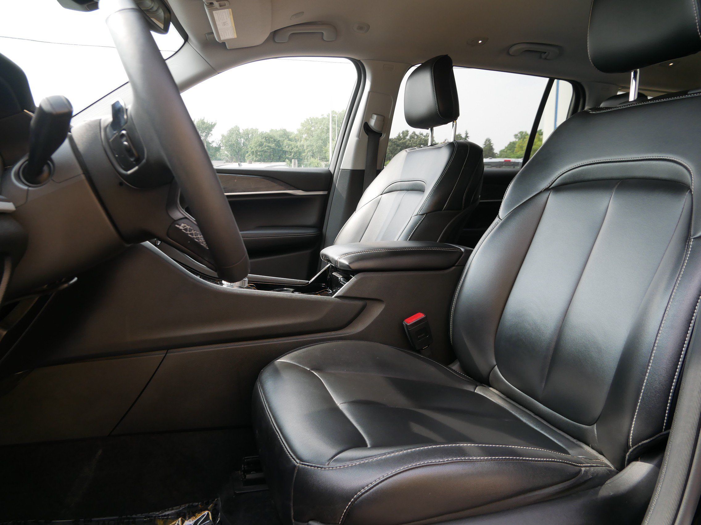 Used 2023 Jeep Grand Cherokee L Limited w/ Black Appearance Package AWD/4WD image 6
