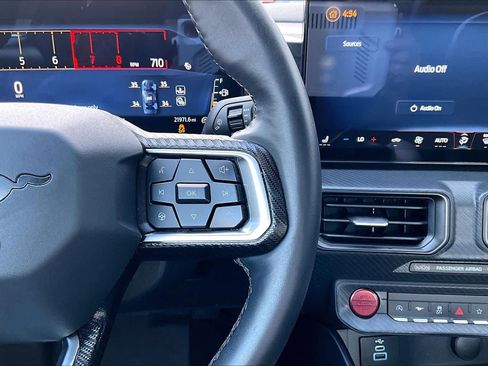 Certified 2025 Ford Mustang Coupe image 25