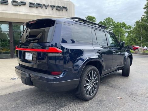Used 2024 Lexus GX 550 w/ Accessory Package (31) AWD/4WD image 3
