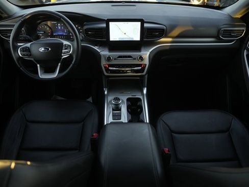 Used 2022 Ford Explorer XLT w/ Equipment Group 202A image 20