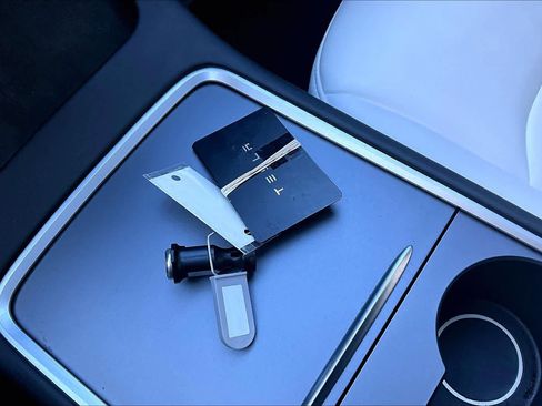 Used 2024 Tesla Model Y Performance image 13