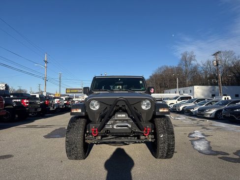 Used 2020 Jeep Gladiator Sport w/ Quick Order Package 24S image 2