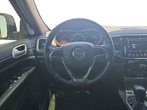 Used 2019 Jeep Grand Cherokee Altitude AWD/4WD image 13