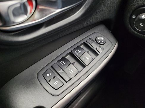 Used 2019 Jeep Cherokee Latitude Plus image 27