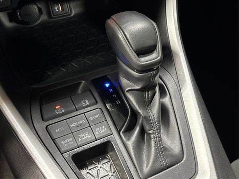 Used 2024 Toyota RAV4 XLE image 33