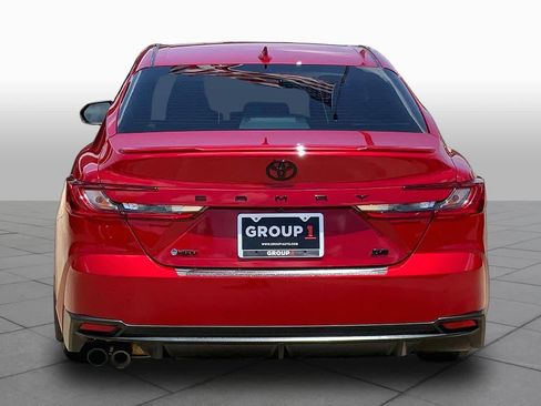Used 2025 Toyota Camry SE w/ Convenience Package FWD image 5