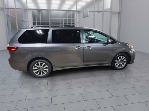 Used 2020 Toyota Sienna LE w/ LE Preferred Package AWD/4WD image 9