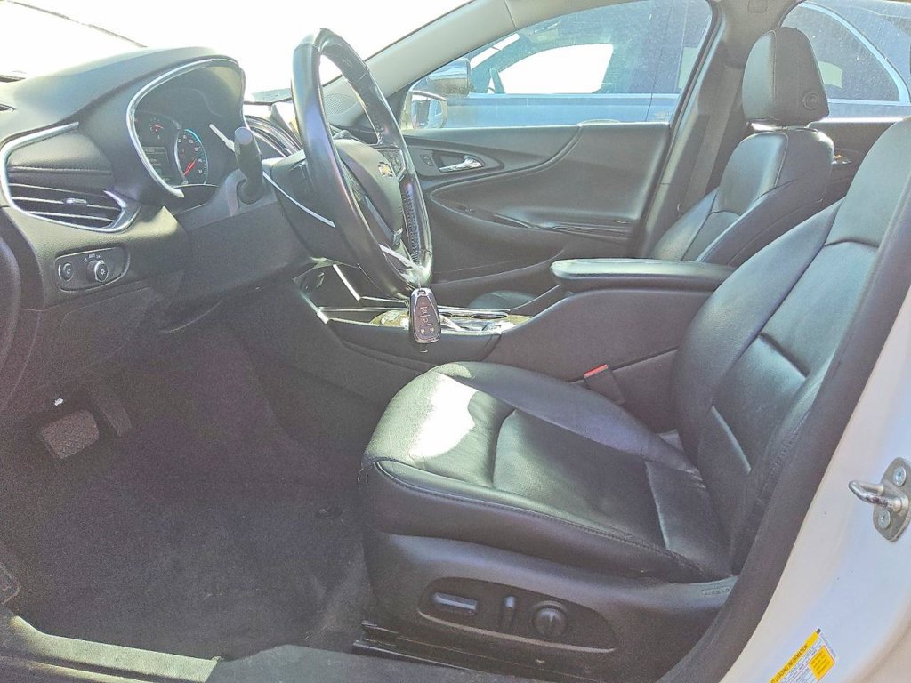 Used 2018 Chevrolet Malibu Premier w/ Premier Sun and Wheel Package FWD image 7