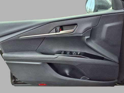 Used 2025 Toyota Camry LE image 16