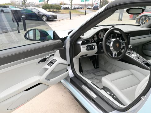 Used 2015 Porsche 911 Turbo image 15