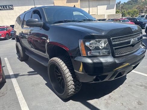 Used 2011 Chevrolet Suburban LT image 5