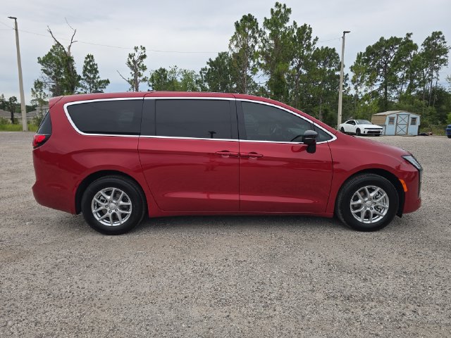 New 2027 Chrysler Pacifica Select FWD image 3