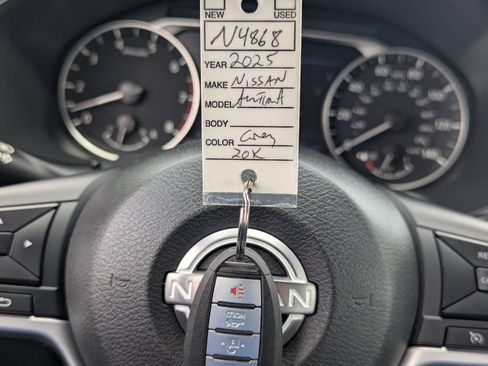 Used 2025 Nissan Altima 2.5 SV FWD image 35