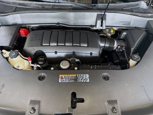 Used 2013 GMC Acadia SLE AWD/4WD image 31