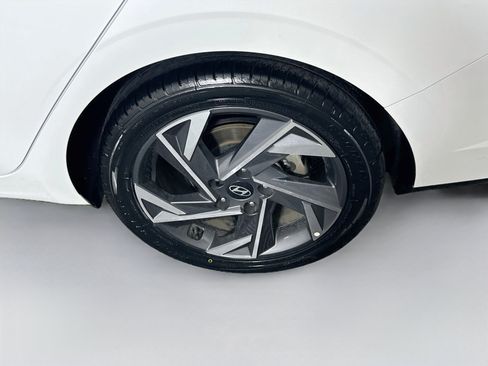 Used 2025 Hyundai Elantra SEL FWD image 11