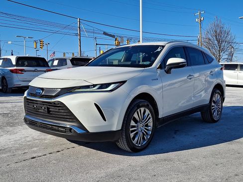 Used 2021 Toyota Venza XLE w/ Softex Package image 3