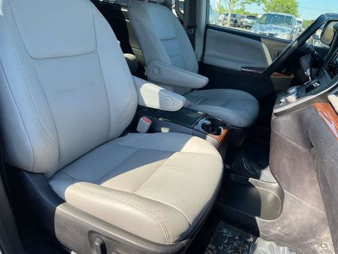 Used 2016 Toyota Sienna Limited Premium AWD/4WD image 46