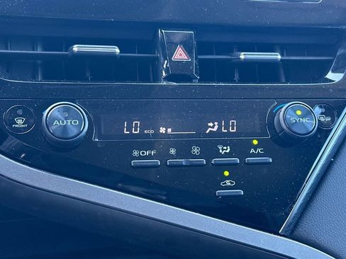 Used 2022 Toyota Camry SE FWD image 18