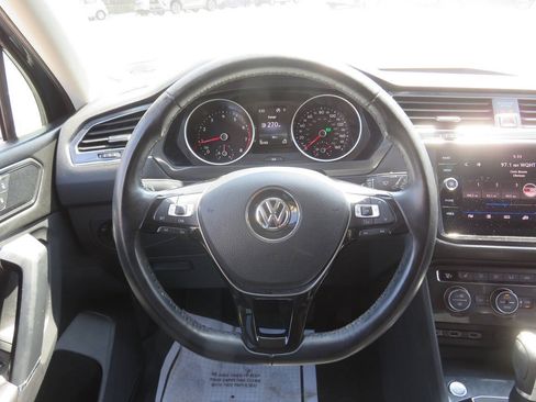 Used 2018 Volkswagen Tiguan SE FWD image 14