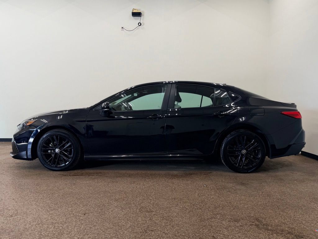 Used 2025 Toyota Camry SE FWD image 2