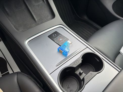 Used 2023 Tesla Model Y Long Range image 29