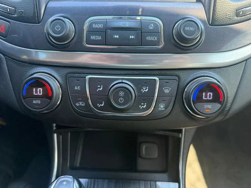 Used 2019 Chevrolet Impala LT FWD image 19