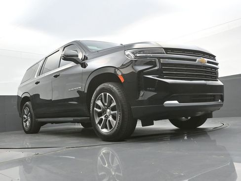 Used 2021 Chevrolet Suburban LT w/ LT Signature Package image 42