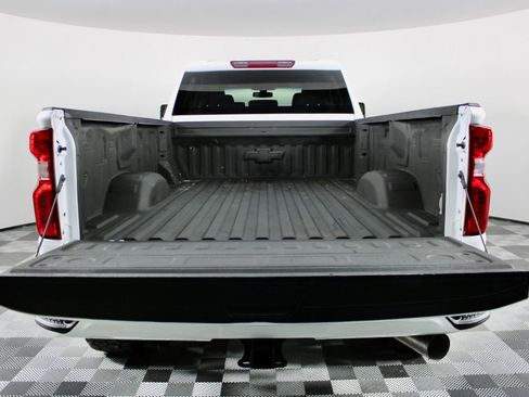Used 2023 Chevrolet Silverado 2500 LT AWD/4WD image 8