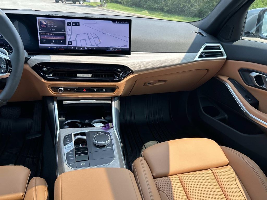 Used 2025 BMW 330i Sedan w/ Premium Package RWD image 20