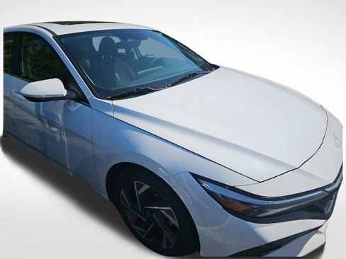 Used 2024 Hyundai Elantra SEL w/ Convenience Package FWD image 3