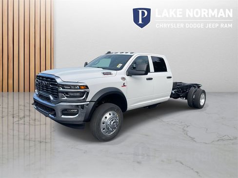 New 2026 RAM 5500 Tradesman w/ Chrome Appearance Group image 4