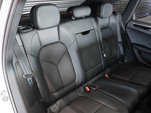 Used 2025 Porsche Macan image 6