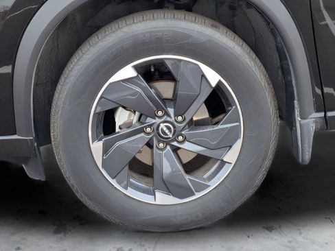 Certified 2026 Nissan Rogue SV AWD/4WD image 8